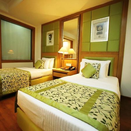 Hotel Jewel Palace New Delhi Bagian luar foto