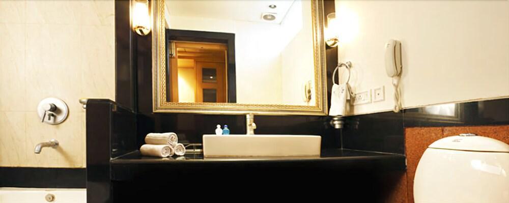 Hotel Jewel Palace New Delhi Bagian luar foto