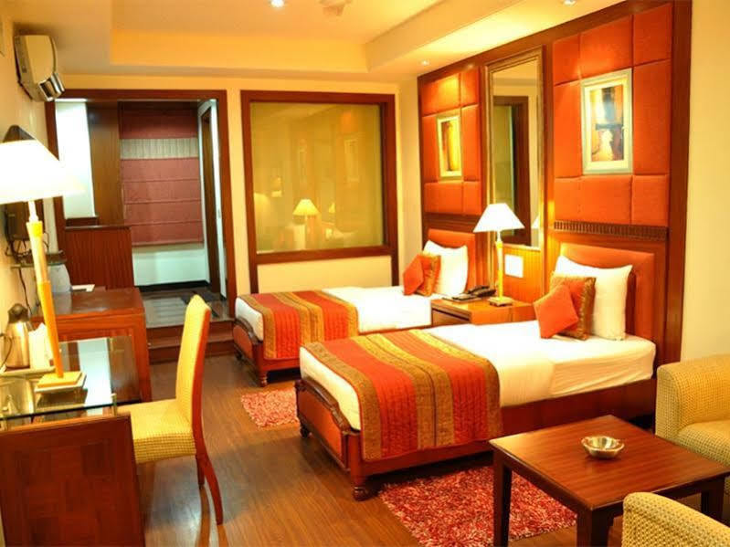 Hotel Jewel Palace New Delhi Bagian luar foto