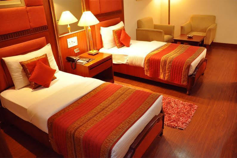 Hotel Jewel Palace New Delhi Bagian luar foto
