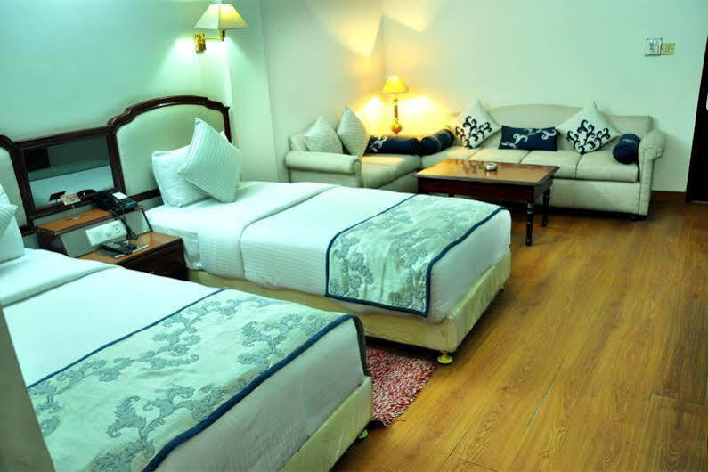 Hotel Jewel Palace New Delhi Bagian luar foto